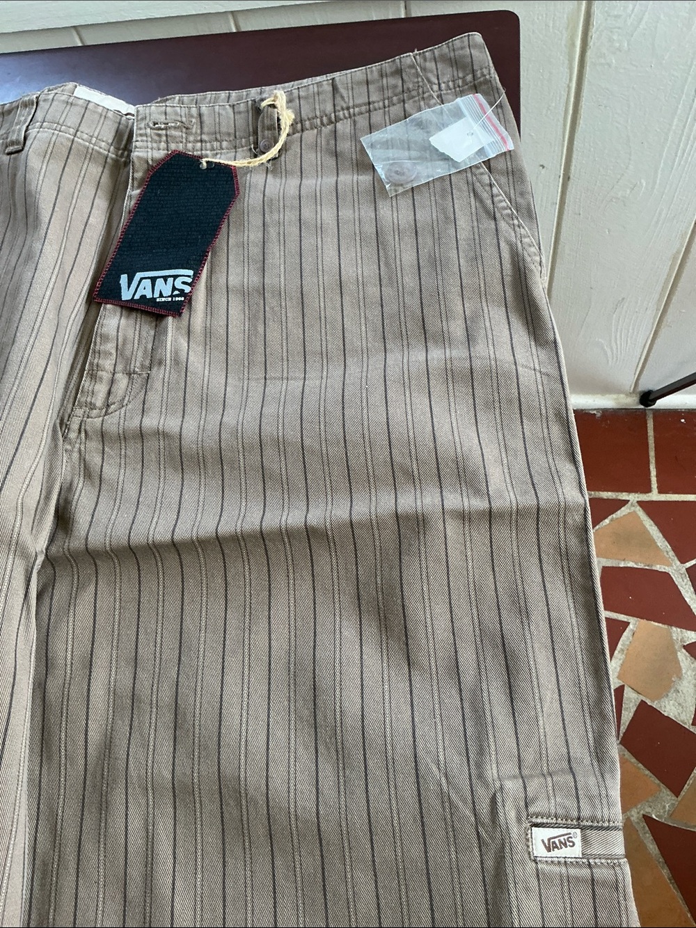 Vans Men’s Tan Pinstripe shorts - Picture 2 of 7